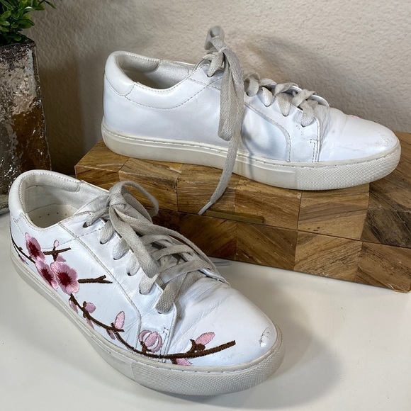 KENNETH Cole Kam Blossom Embroidered‎ Sneaker Size 6 - Picture 1 of 14